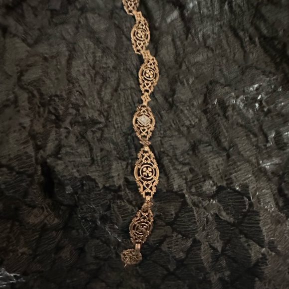 Vintage art deco bracelet with scroll work and diamond chip 9k - Picture 3 of 4